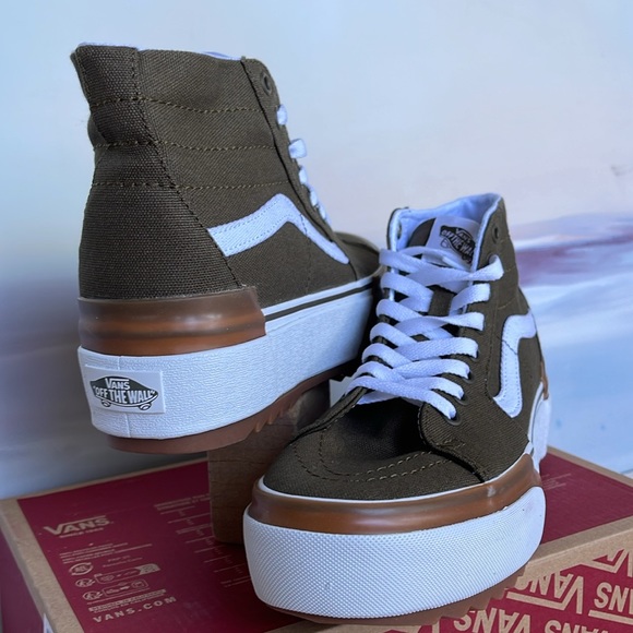 Vans WMNS Sk8-Hi Tapered
Canvas Dark Olive
VN0005U2D0L
Platforms Sneakers - Picture 10 of 16